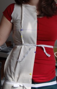 Using elastic to mark hips and waist