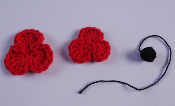 Making of a crochet poppy