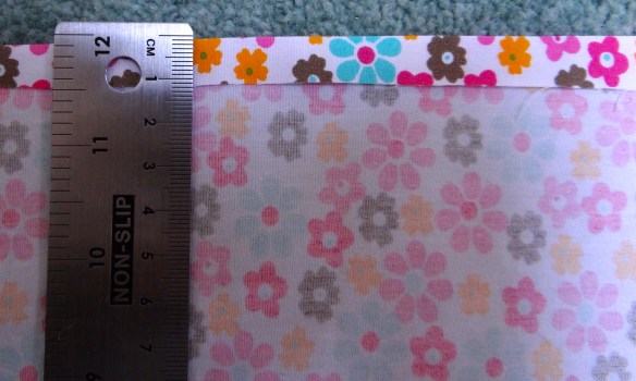 Turn over 1 cm seam allowance